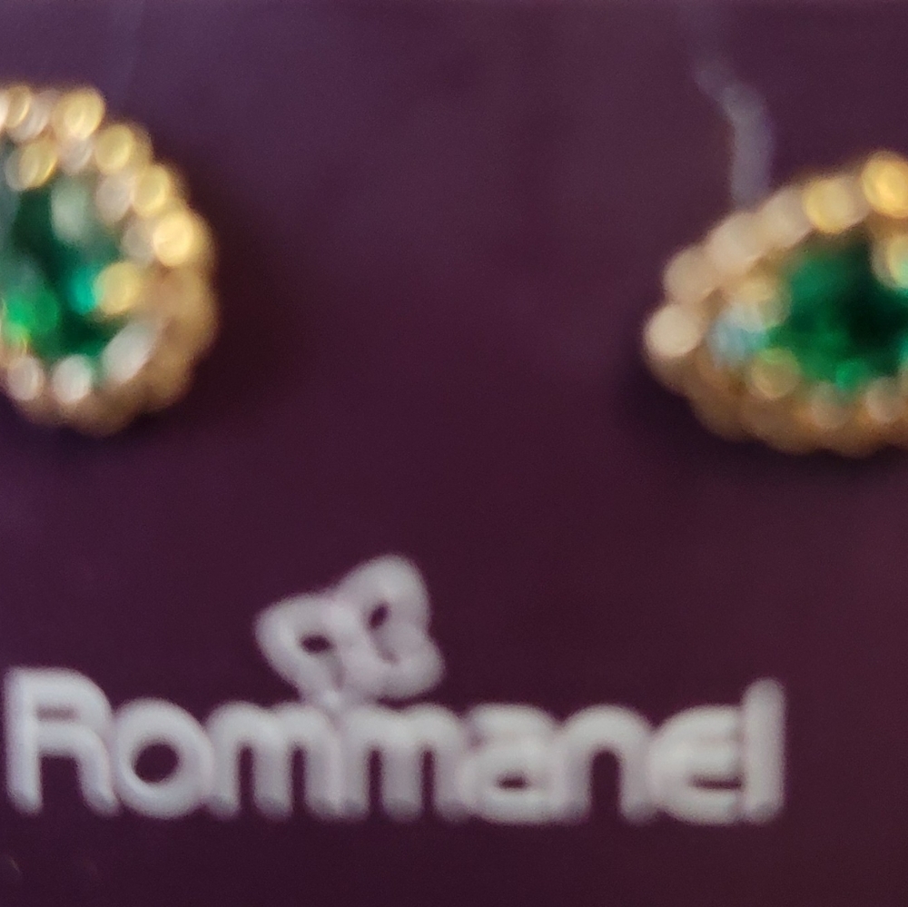 Gold joy stud earrings in green
